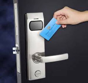 khóa thẻ từ giá thông minh 