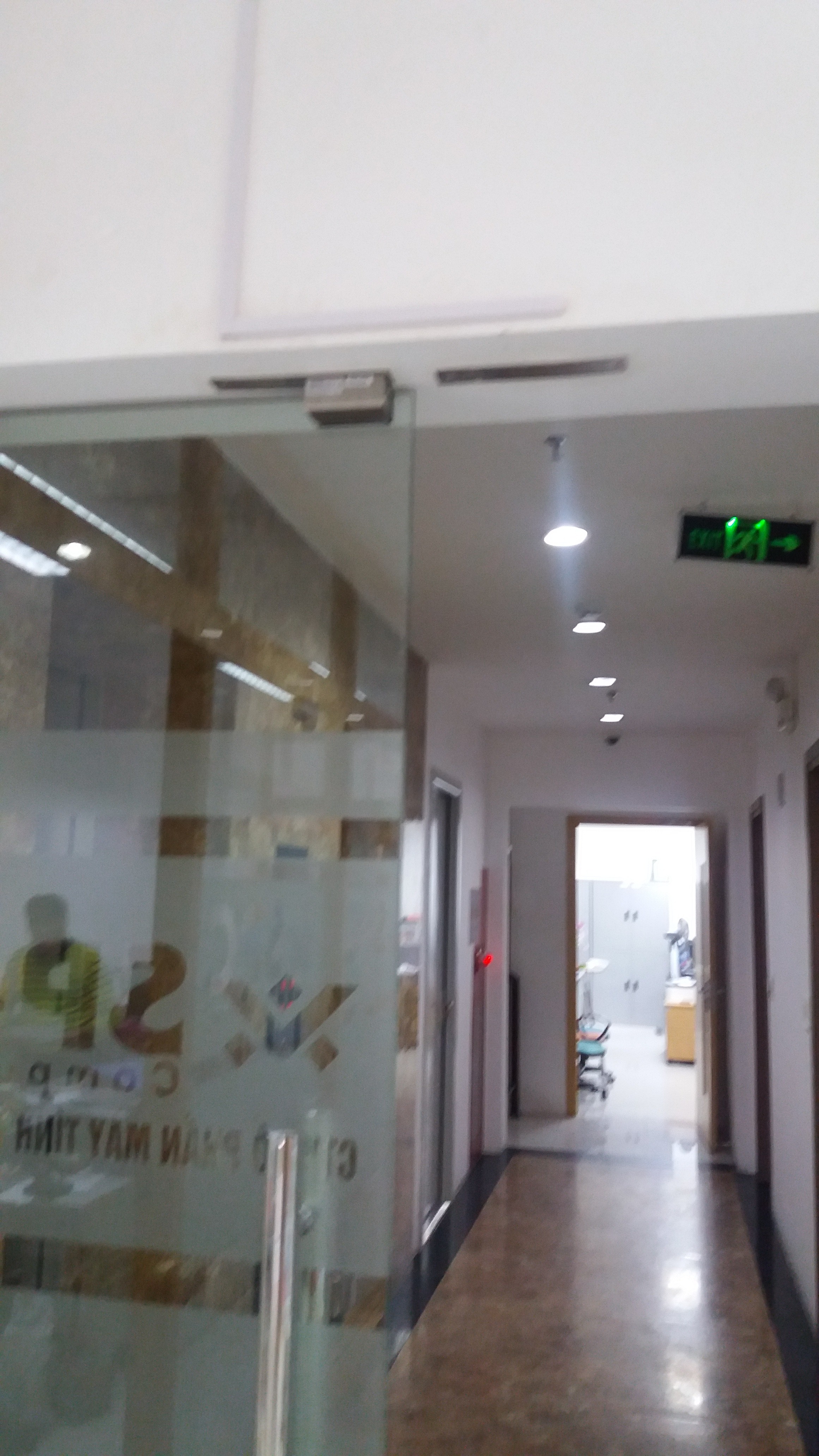 Lắp đặt máy kiểm soát cửa vân tay thẻ từ cửa kính văn phòng