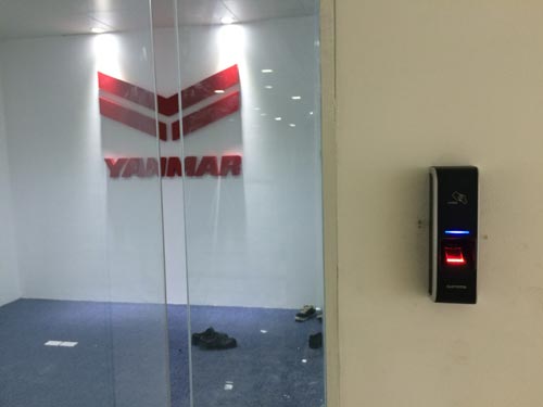 Máy chấm công kiểm soát cửa vân tay thẻ từ hàn quốc