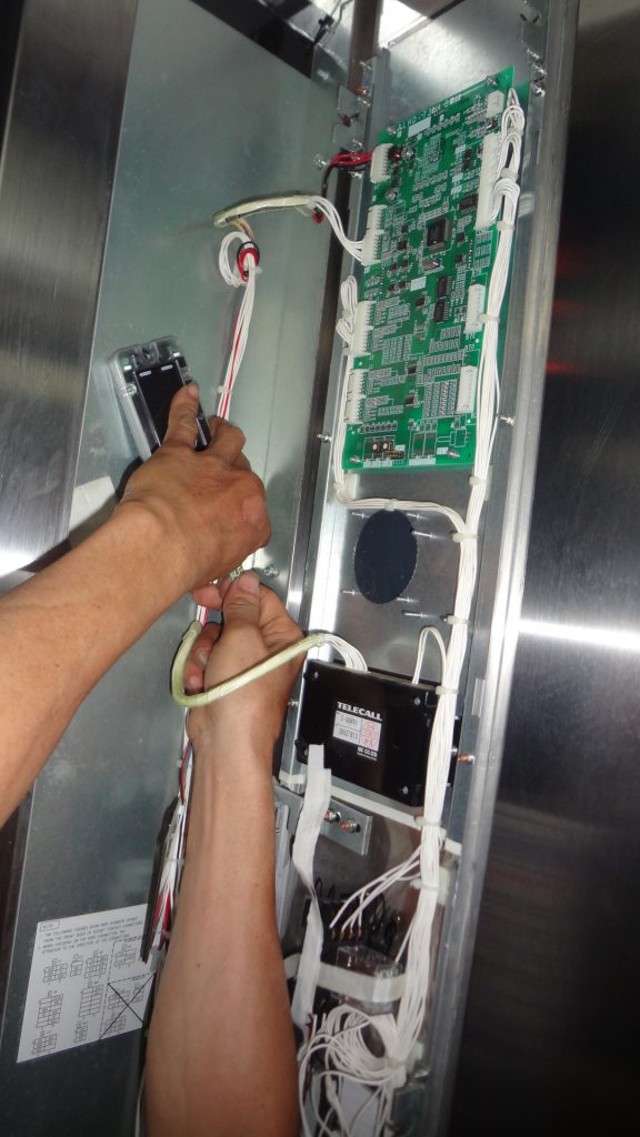 Kết nối lắp đặt thẻ từ thang máy