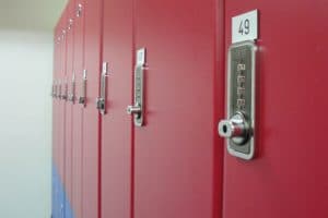 Khóa tủ locker bằng thẻ từ dần thay thế các hệ thống khóa tủ chìa cơ 