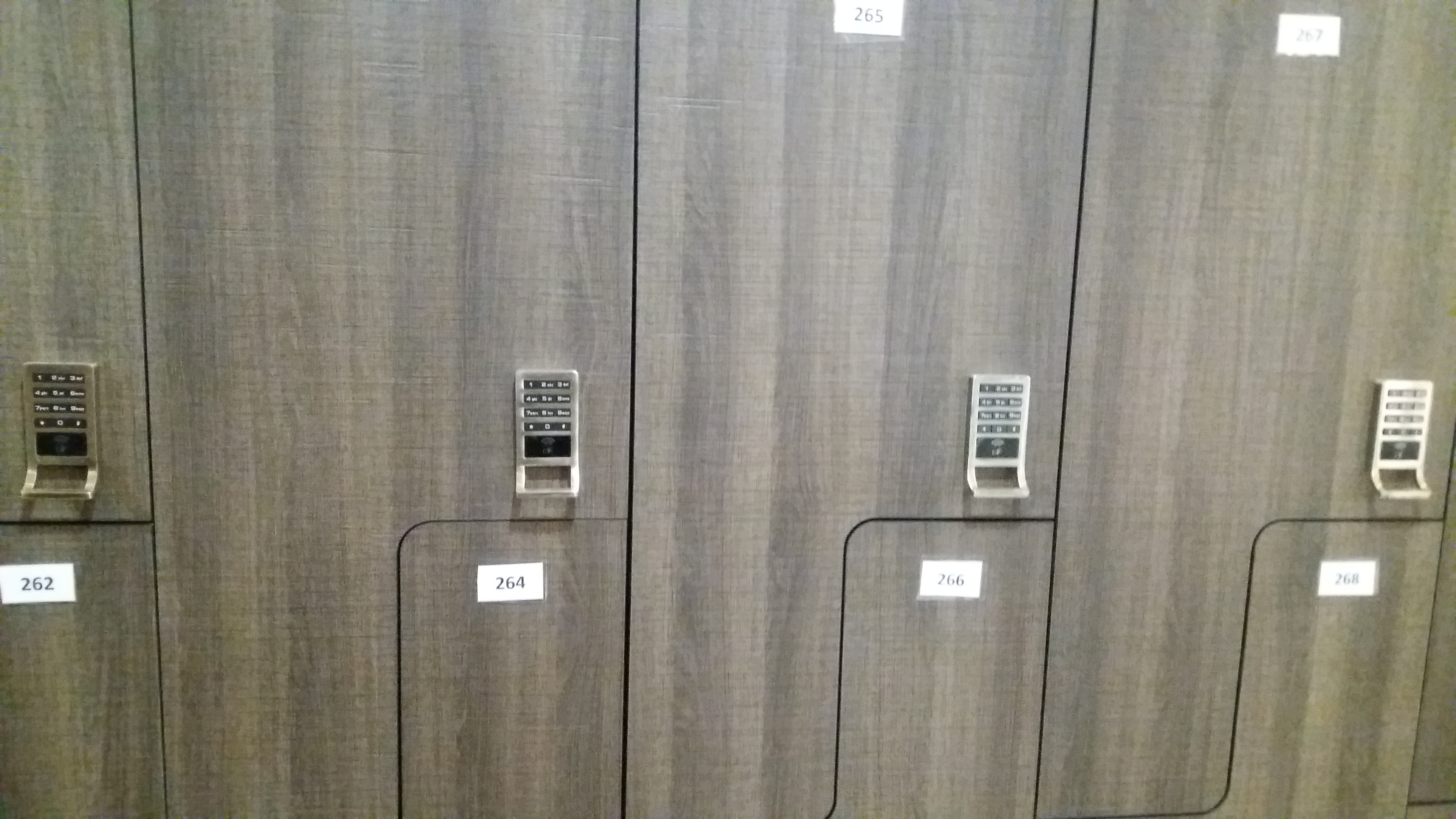 khóa tủ locker bằng thẻ từ và mã số 