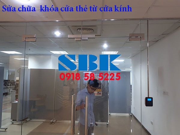 Sửa chữa khóa cửa thẻ từ cửa kính 