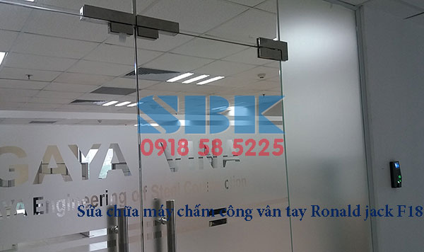 Lắp đặt khóa từ, Chấm công kiểm soát cửa từ vân tay Ronald jack F18