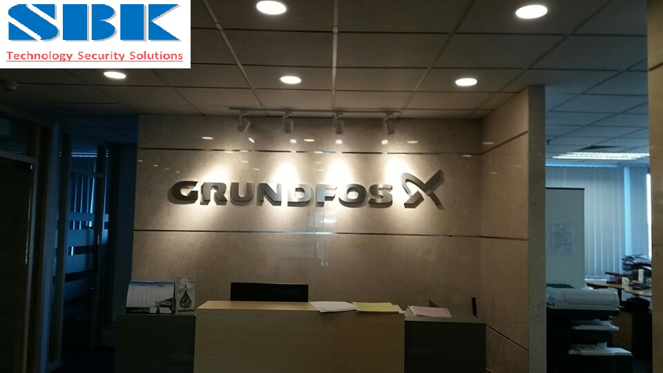 Lắp đặt khóa thẻ từ cho cửa văn phòng GRUNDFOSX - 88 LÁNG HẠ HÀ NỘI