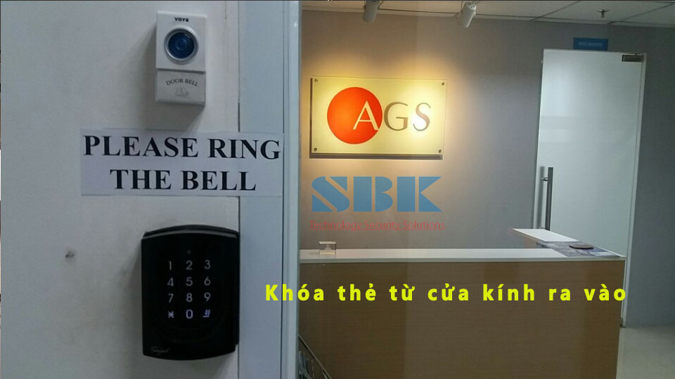 khóa cửa thẻ từ - lắp đặt kiểm soát cửa bằng thẻ từ cho cửa kính văn phòng