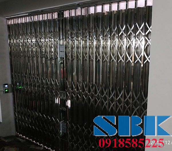 KHÓA VÂN TAY CỬA XẾP INOX 2 CÁNH TRƯỢT NGANG