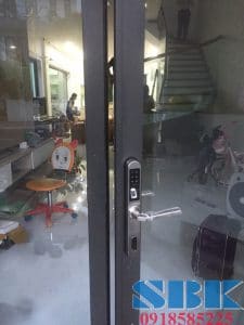 Khóa vân tay cửa nhôm kính xingfa