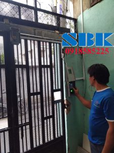 lắp đặt khóa vân tay cho cửa sắt đang được sử dụng nhiều ở hồ chí minh