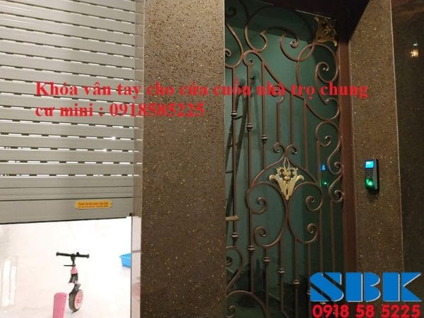 khóa vân tay cửa cuốn nhà trọ chung cư mini Ronald jack F18