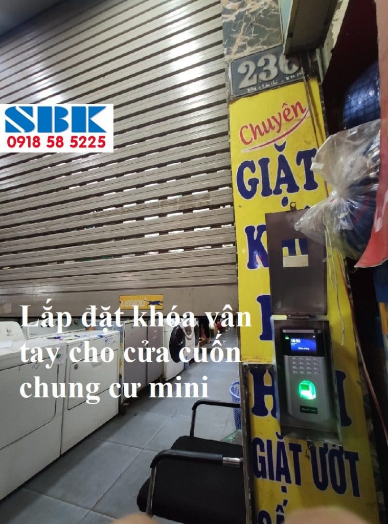 lắp đặt khóa vân tay cửa cuốn chung cư mini