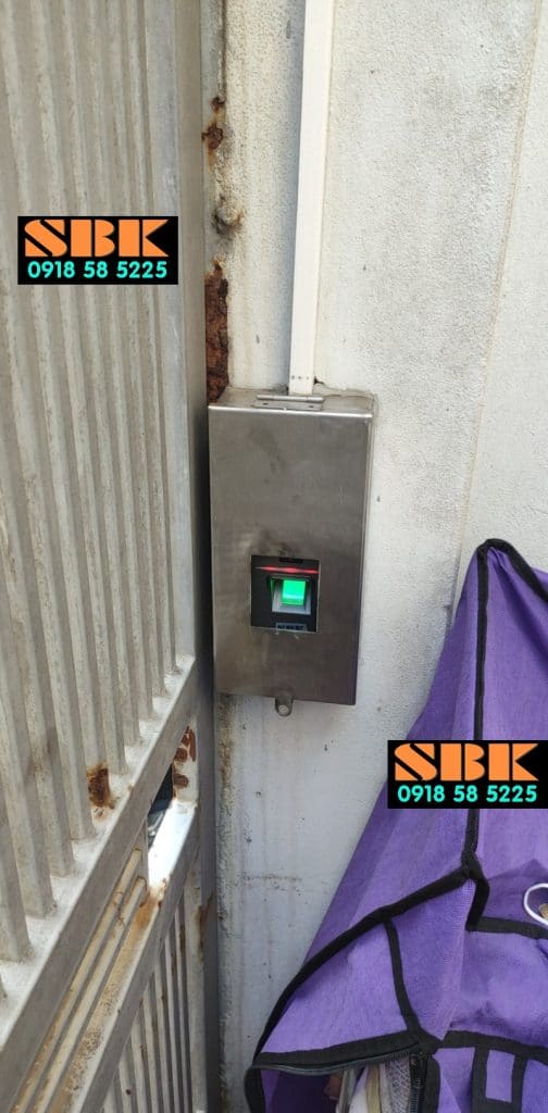 Lắp đặt khóa vân tay cửa sắt cổng ngoài trời tại Hồ chí minh