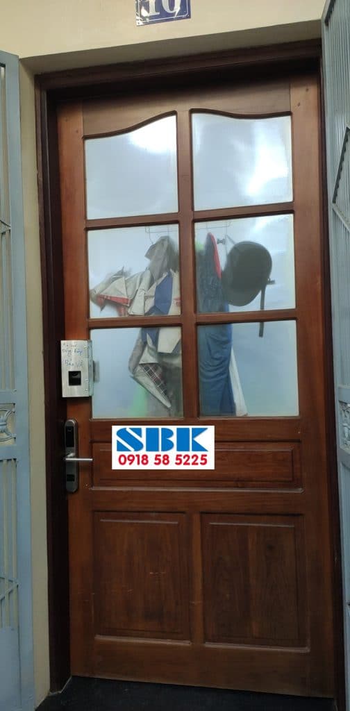 khóa vân tay cửa gỗ giá rẻ