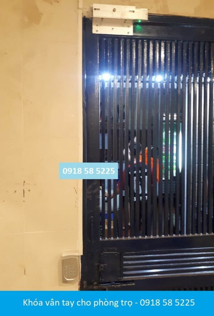 Khóa vân tay cho cổng sắt nhà trọ