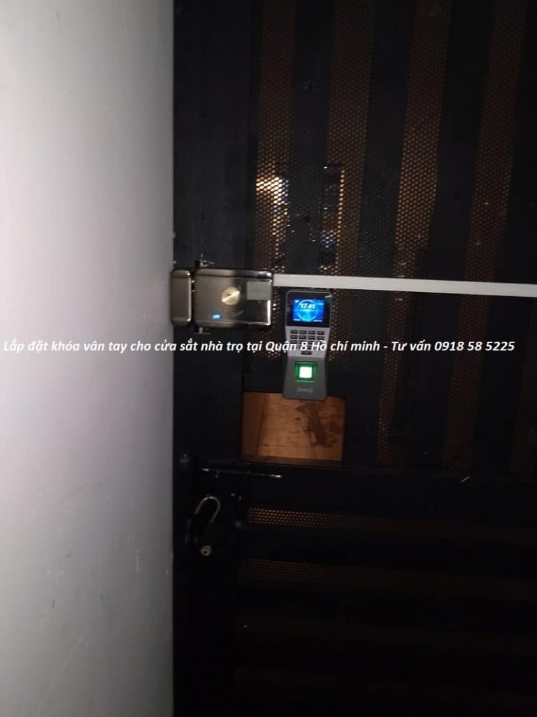 Lắp đặt khóa vân tay cho cửa sắt nhà trọ tại Quận 8 Hồ chí minh