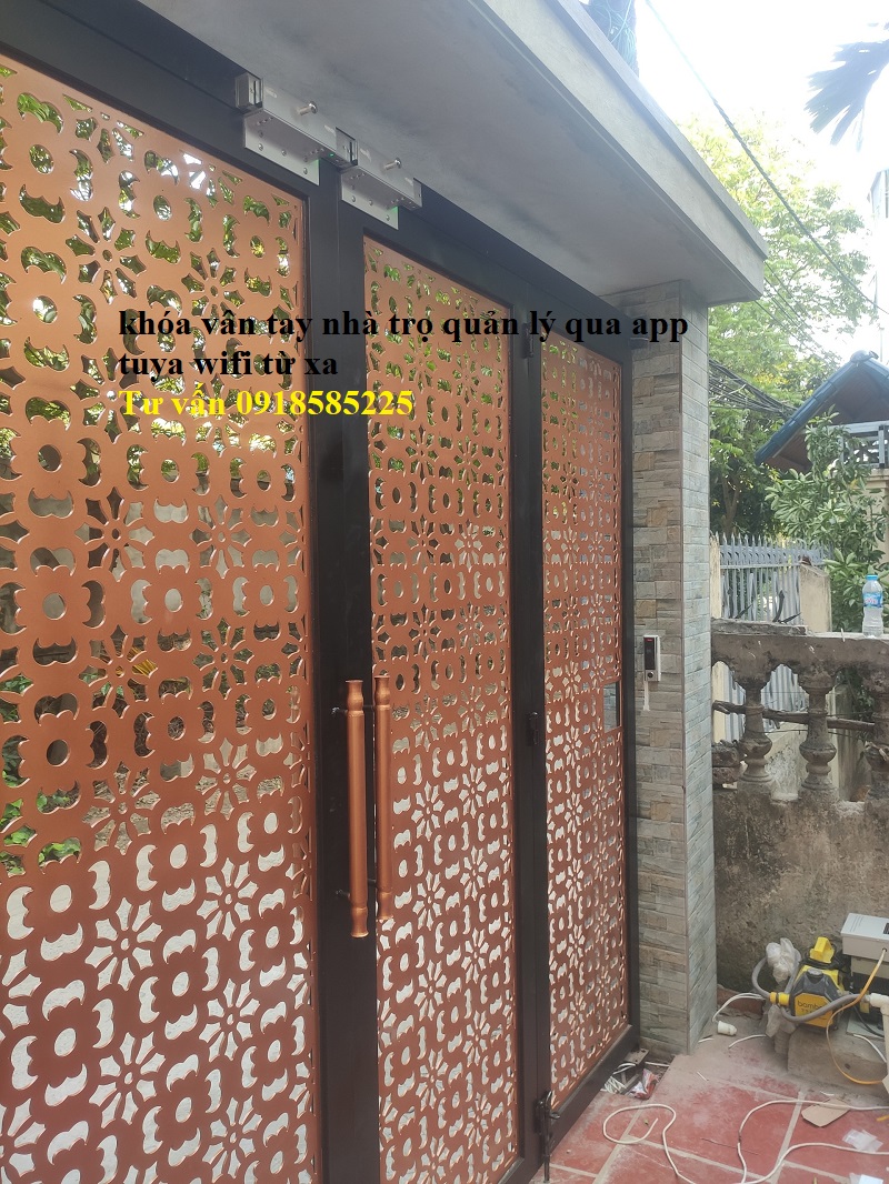 khóa cổng vân tay ngoài trời quản lý qua app điện thoại từ xa