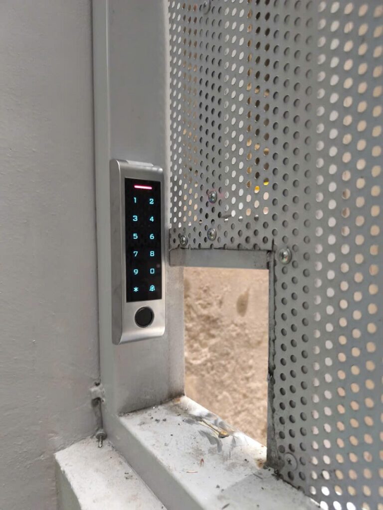 khóa vân tay nhà trọ cửa sắt 2 cánh tuya smart-hf4wifi