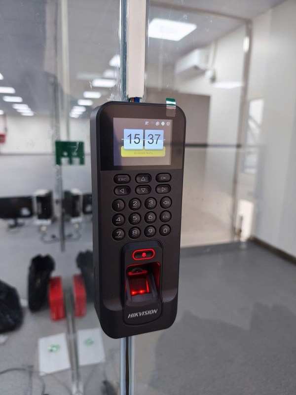 Hướng Dẫn Chọn Thiết Bị Kiểm Soát Cửa