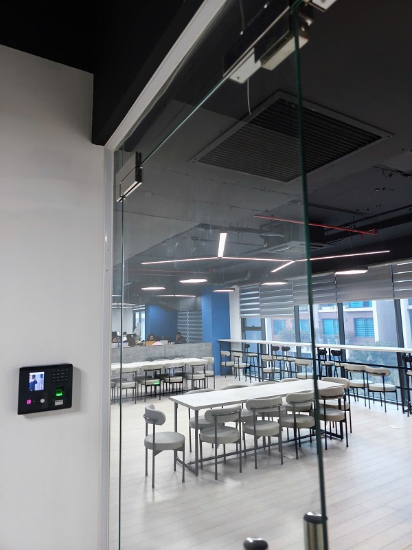 Xu Hướng Chấm Công Khuôn Mặt Không Tiếp Xúc