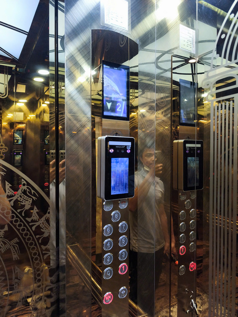 Kiểm Soát Thang Máy Kết Hợp Chấm Công – Giải Pháp 2 Trong 1 Cho Doanh Nghiệp