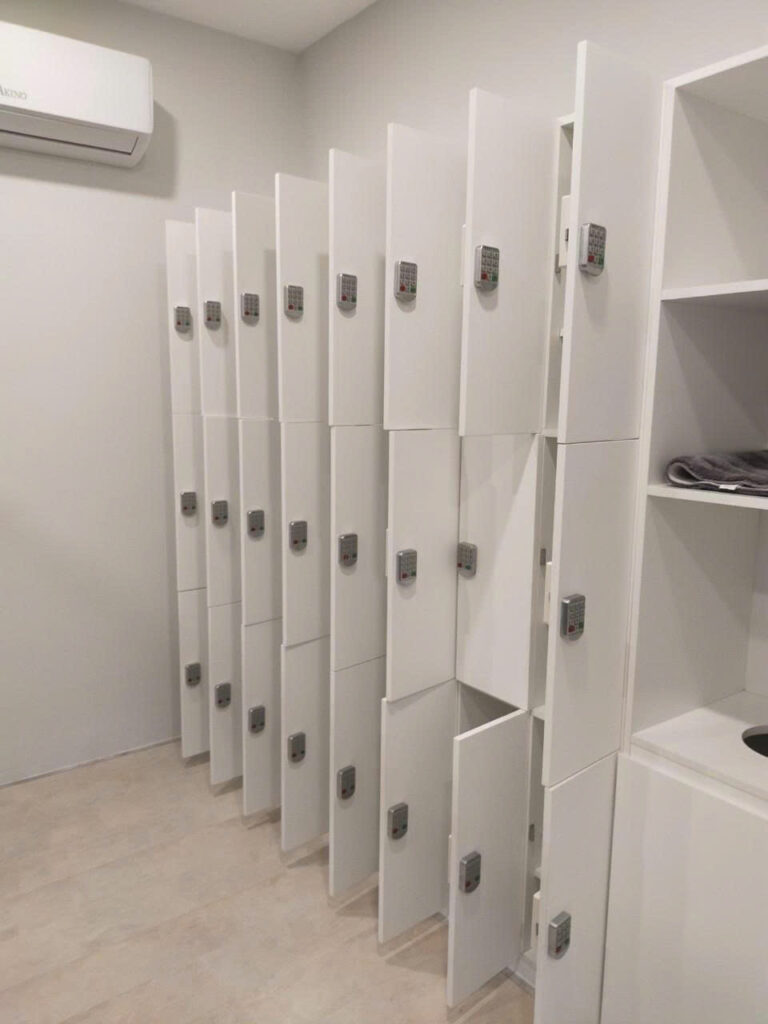 So Sánh Khóa Tủ Locker Mã Số Và Thẻ Từ