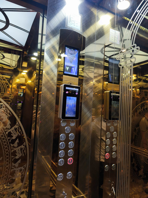 Kiểm soát bằng khuôn mặt (Face ID)